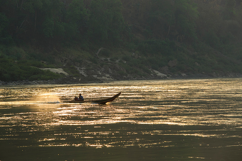 ทหารเมียนมายิงปืนใส่เรือไทย