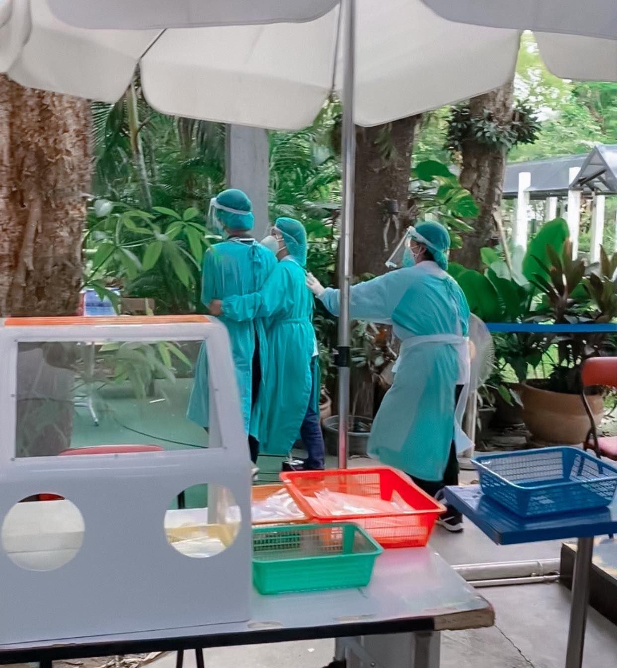 บุคลากรทางการแพทย์หลบมุมร้องไห้ 