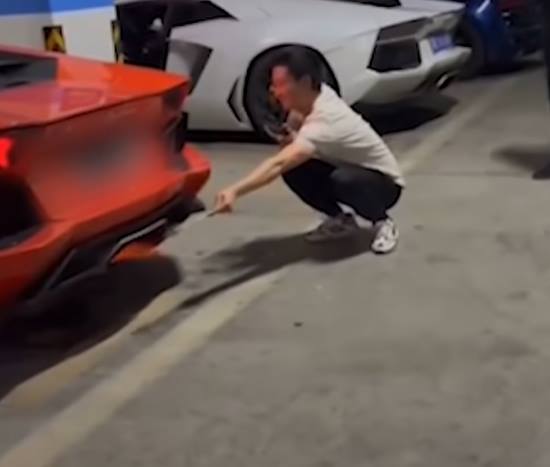 แลมโบกินี่ย่างเนื้อบาร์บีคิว