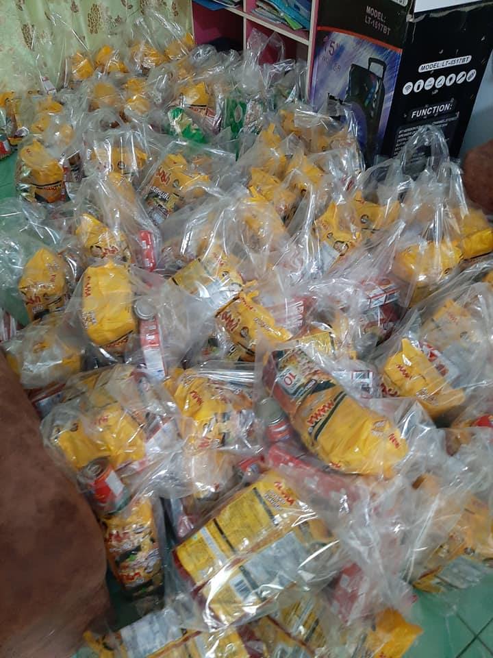 เจ้าของหอ แจกถุงเสบียงลูกบ้าน 