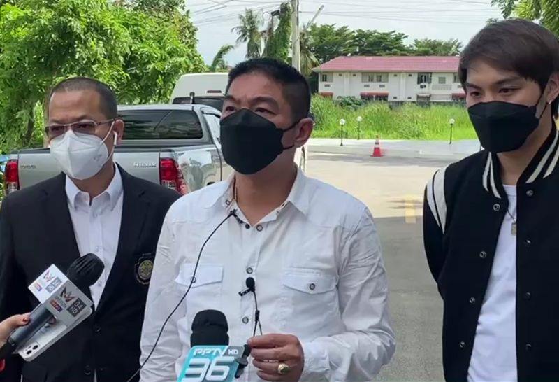 พ่อไวท์ ณวัชร์