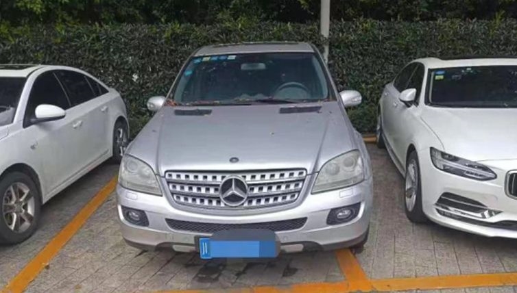 เศรษฐินีจอดเบนซ์ทิ้งไว้โรงแรม 4 ปี