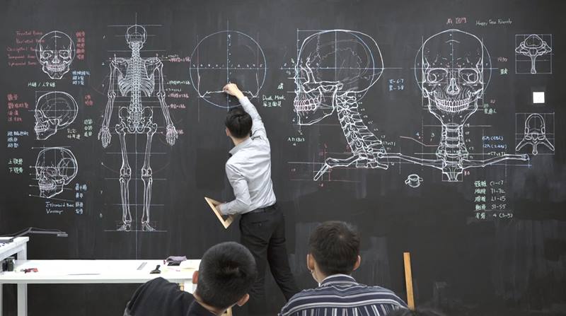 ครูวาดภาพศิลปะ บนกระดานดำ