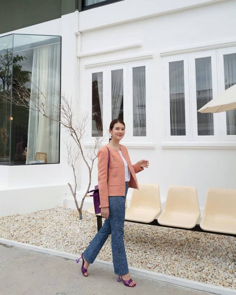 จุ๊บจิ๊บ ธนพร