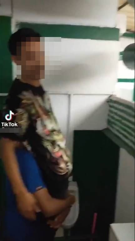 แอบส่องสาวในห้องน้ำ