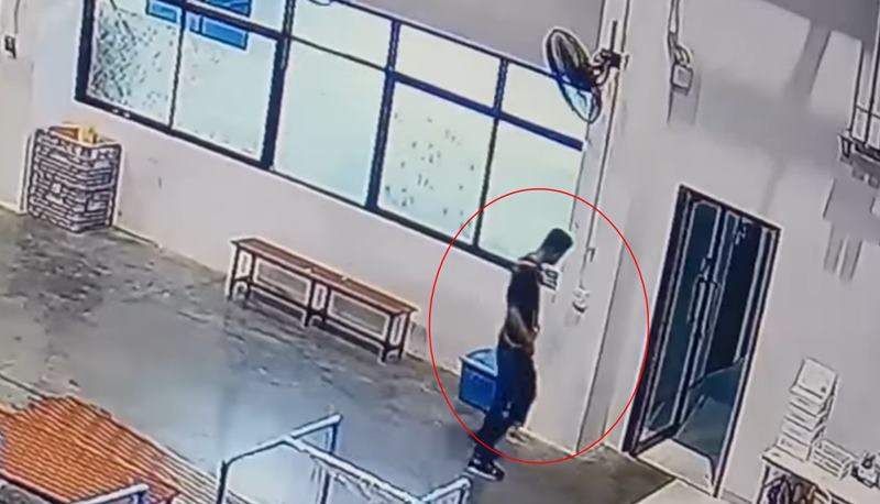 แอบถ่ายผู้หญิงในห้องน้ำ