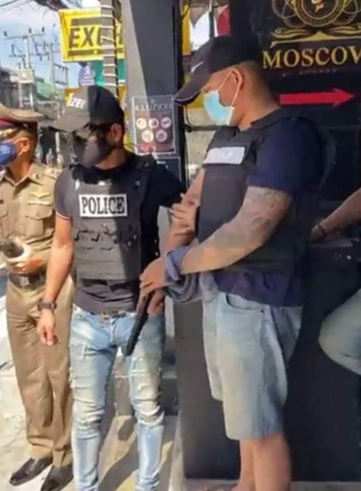 ตำรวจยิงพ่อค้าก๋วยเตี๋ยว