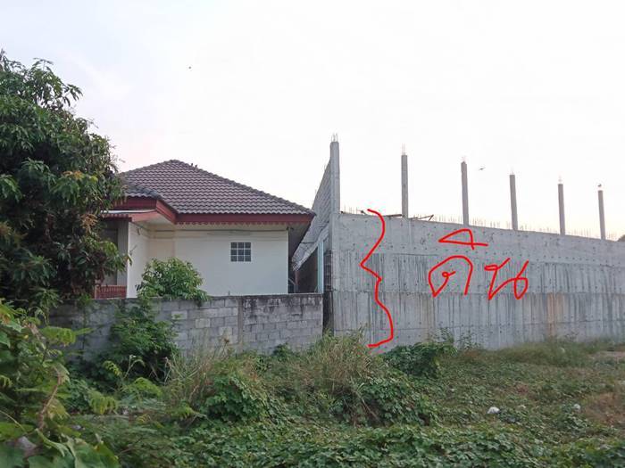 เพื่อนบ้านถมดินสูงมิดหลังคา