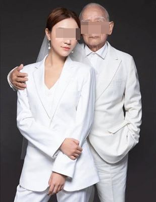 ภาพคู่ ปู่หลาน