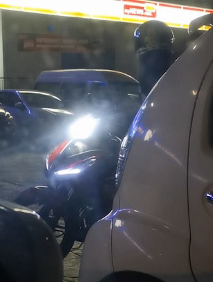 โรคจิตทำร้ายผู้หญิงโชว์ของลับ