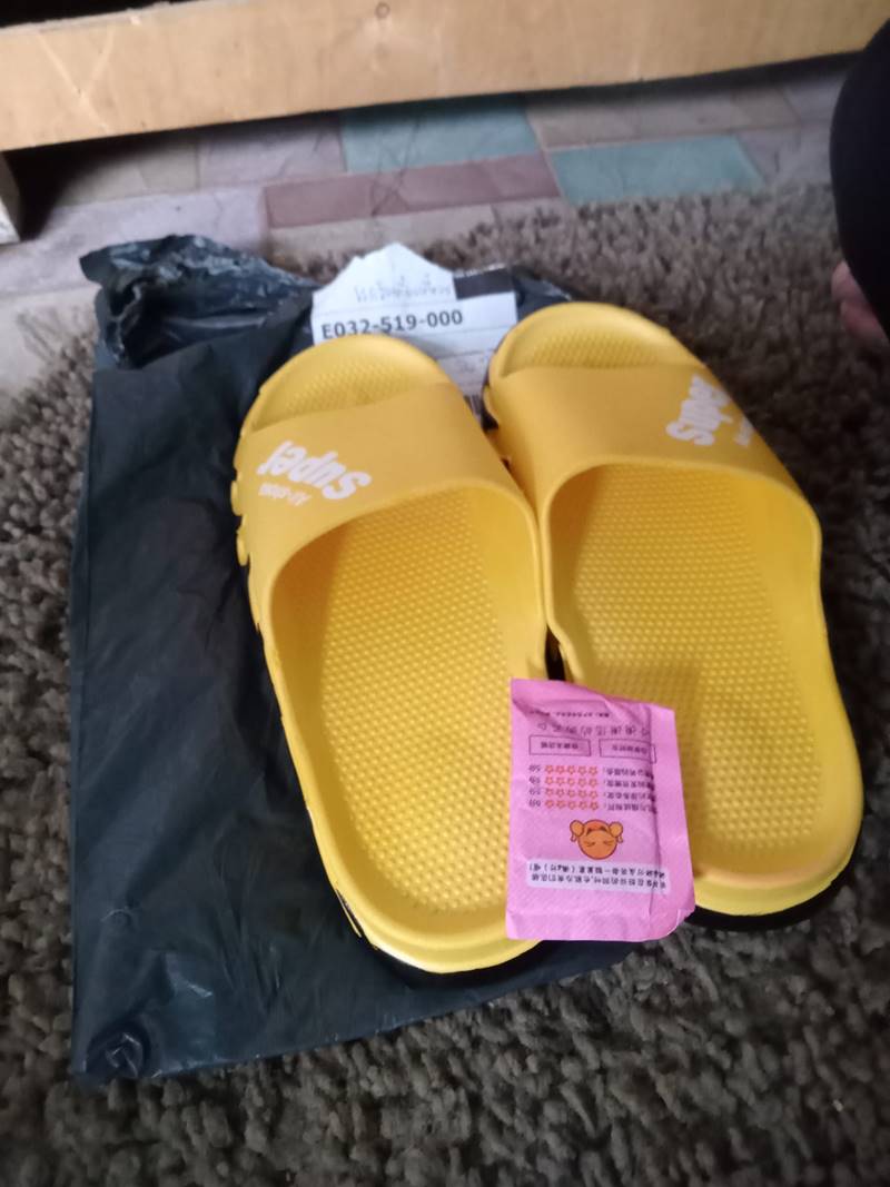 ซื้อรองเท้าผ้าใบออนไลน์ได้รองเท้าแตะ 