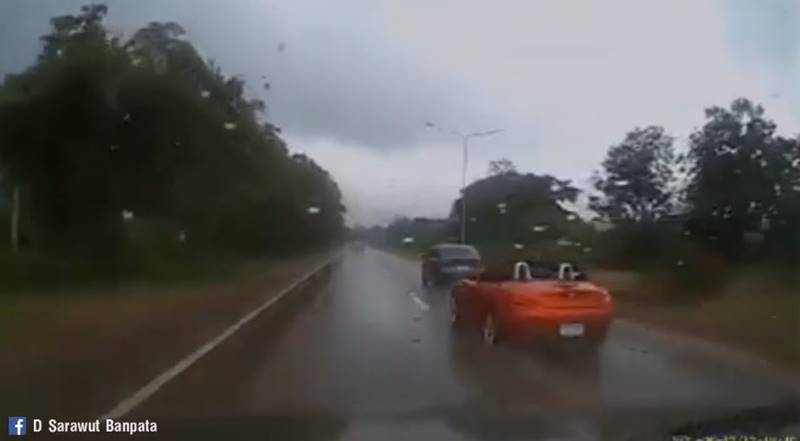 ข่าวBMW Z4ชนสวิฟต์