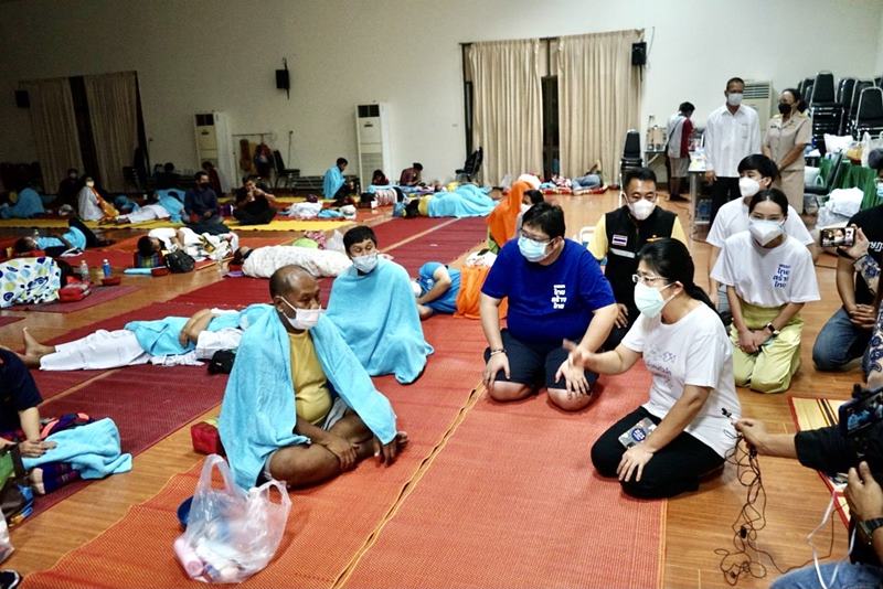 โรงงานกิ่งแก้วไฟไหม้