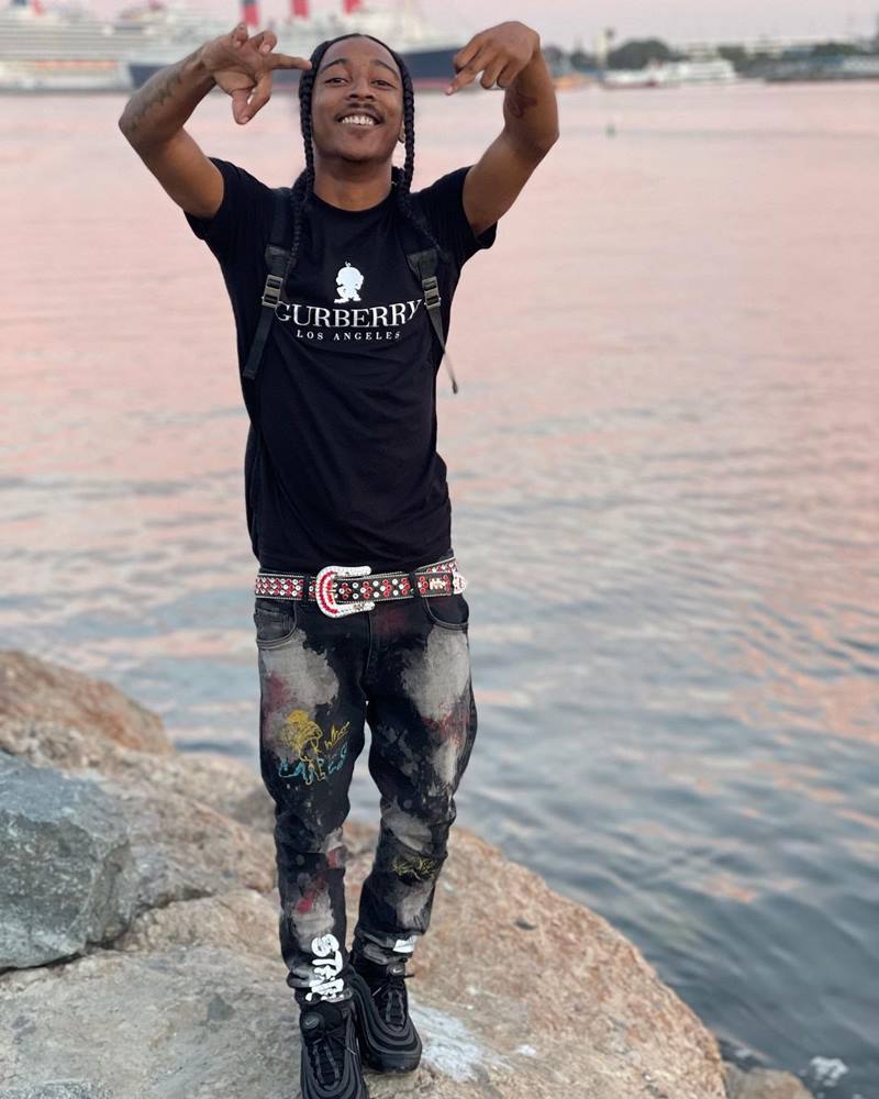 แรปเปอร์ถูกยิงกลางไลฟ์สด