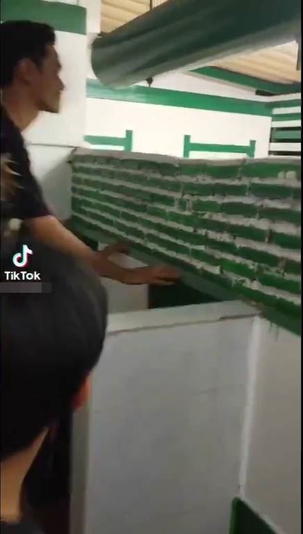 แอบส่องสาวในห้องน้ำ