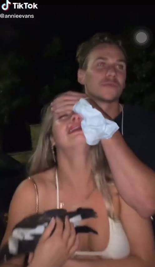 สาวเมาร้องไห้หนัก พานกกางเขนกลับบ้าน