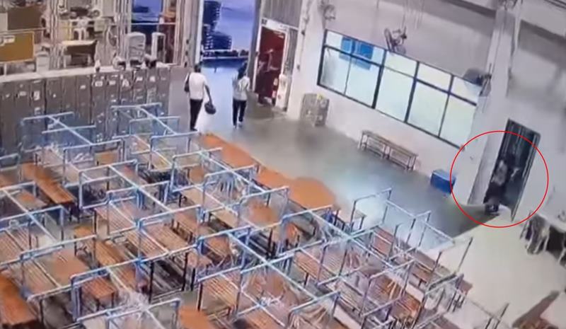 แอบถ่ายผู้หญิงในห้องน้ำ