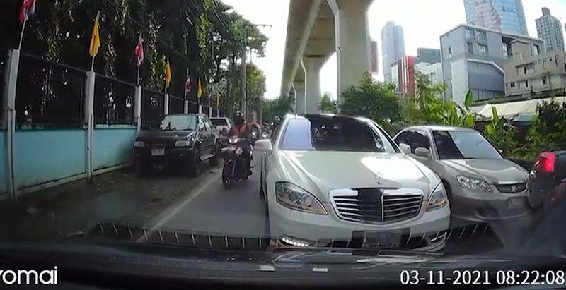 ข่าวตำรวจนำขบวนรถเบนซ์