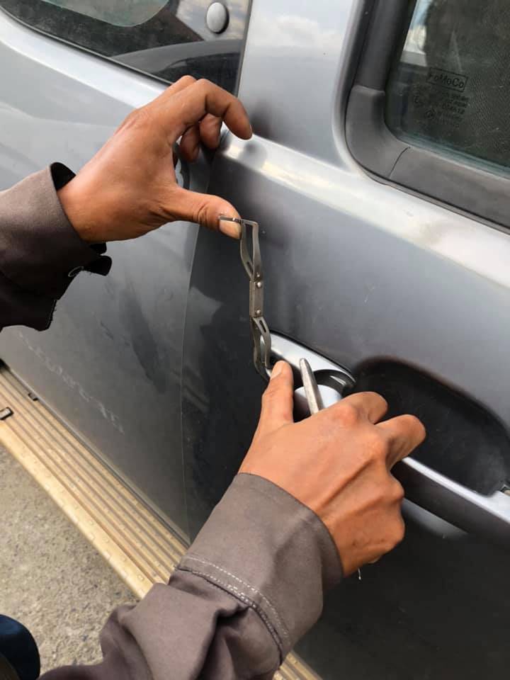 ช่างซ่อมกุญแจรถ