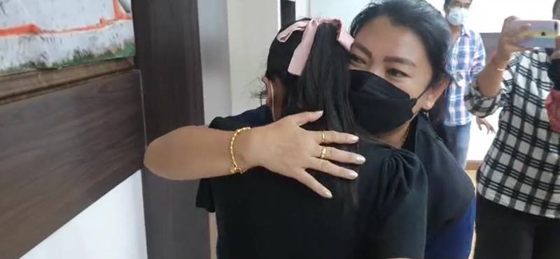 เพื่อนบ้านถมดินสูงมิดหลังคา