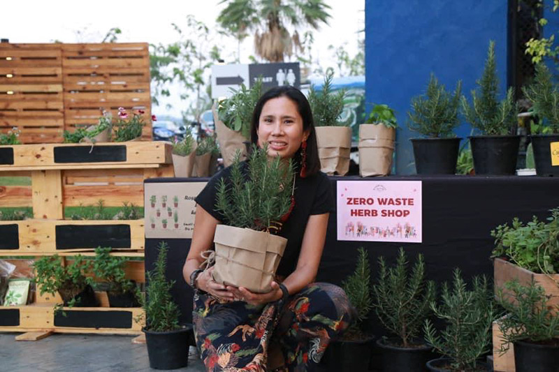 ทยา ทีปสุวรรณ 