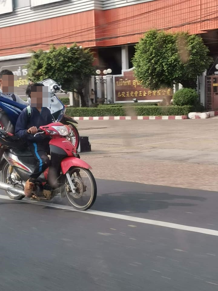 มอเตอร์ไซค์ซ้อนมอเตอร์ไซค์