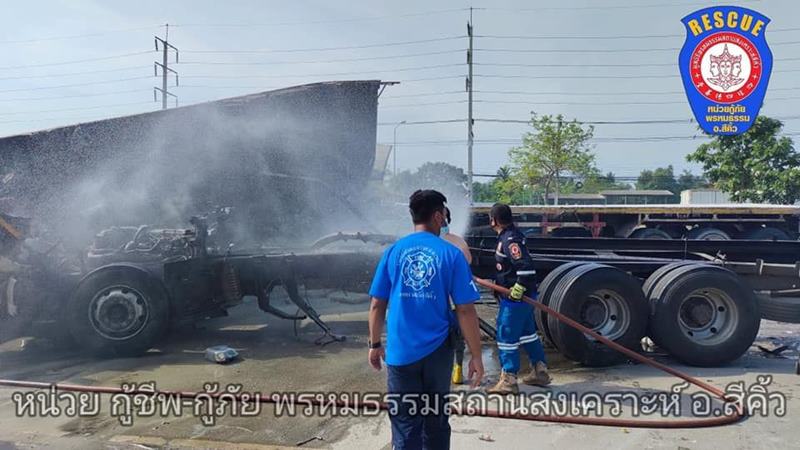 พลเมืองดีช่วยคนขับรถบรรทุก ชนรถขนปูน