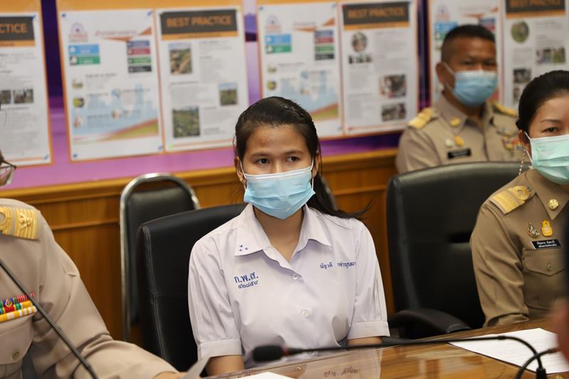 น้องโวลต์ มอบเงิน 1.2 ล้านบาท เข้ากองทุนช่วยรุ่นน้องเรียนดีแต่ยากจน