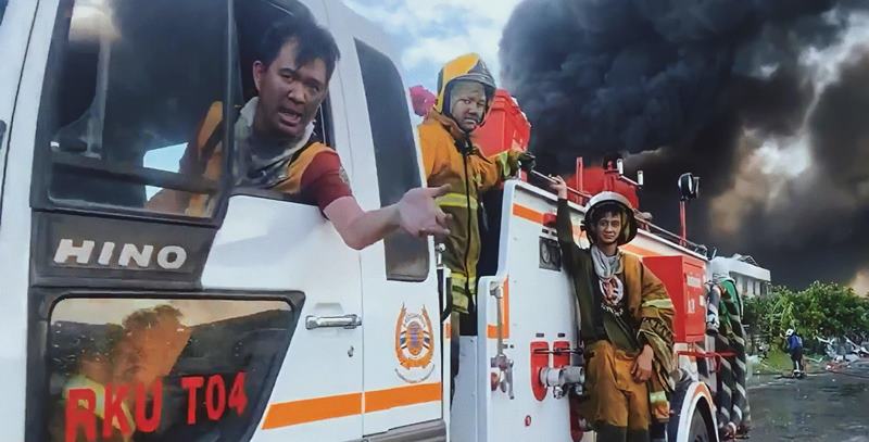 โรงงานกิ่งแก้วไฟไหม้