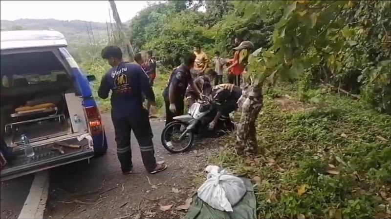 ขี่มอเตอร์ไซค์ตกเหวตาย