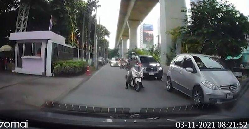 ข่าวตำรวจนำขบวนรถเบนซ์