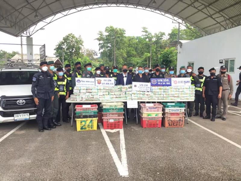 ตำรวจหมดสติ กินกาแฟสำเร็จรูปในรถผู้ต้องหายาเสพติด 