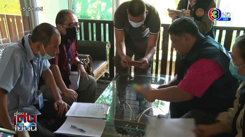 แมลงสาบในขวดน้ำจิ้มบ๊วย