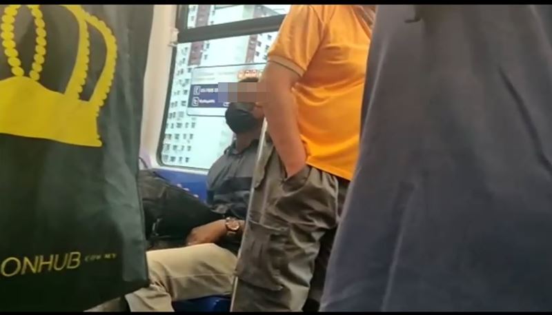 หนุ่มโรคจิตช่วยตัวเองบนรถไฟฟ้า