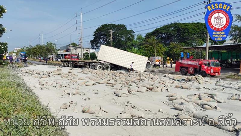 พลเมืองดีช่วยคนขับรถบรรทุก ชนรถขนปูน