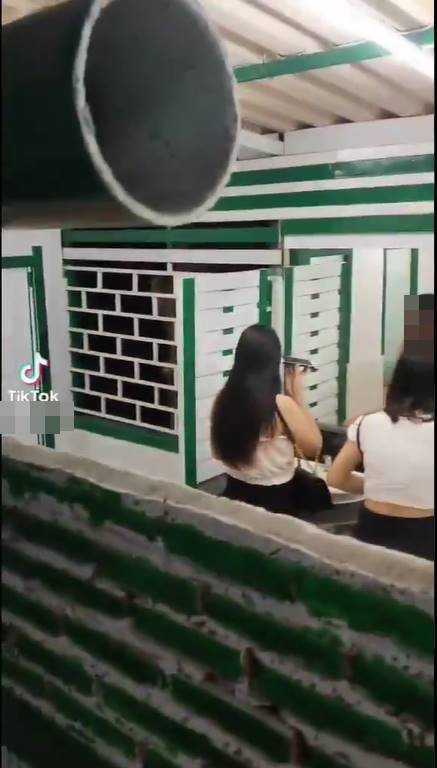 แอบส่องสาวในห้องน้ำ