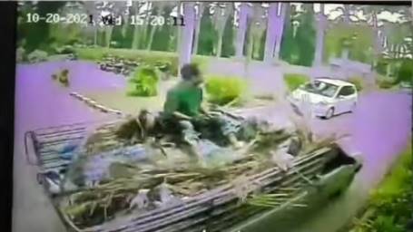 ข่าวโรงแรมไถกลบขยะลงหาด