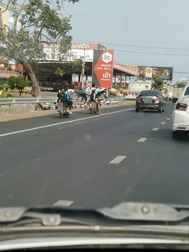 มอเตอร์ไซค์ซ้อนมอเตอร์ไซค์