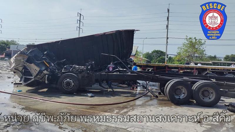 พลเมืองดีช่วยคนขับรถบรรทุก ชนรถขนปูน