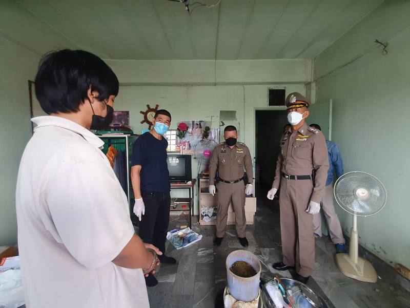 บุกจับพ่อค้ากัญชาออแกนิก 