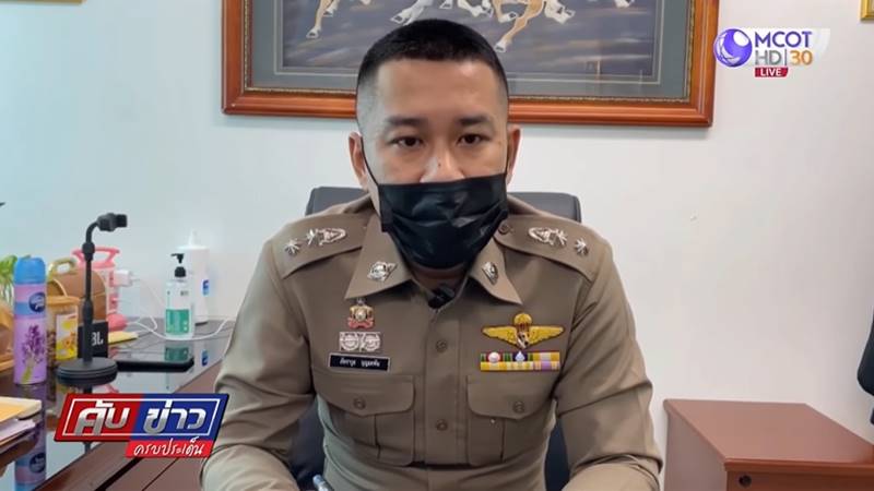 รถตำรวจชนยายข้ามถนน