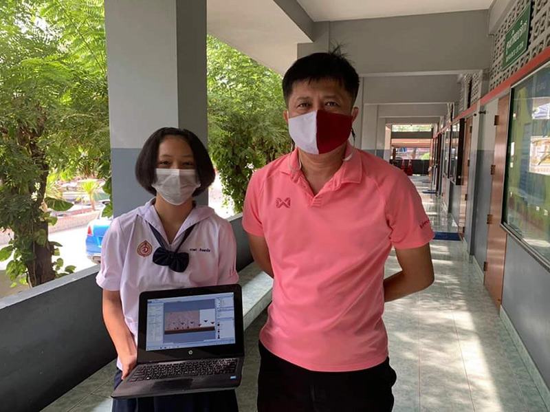 ครูซื้อคอมให้นักเรียน