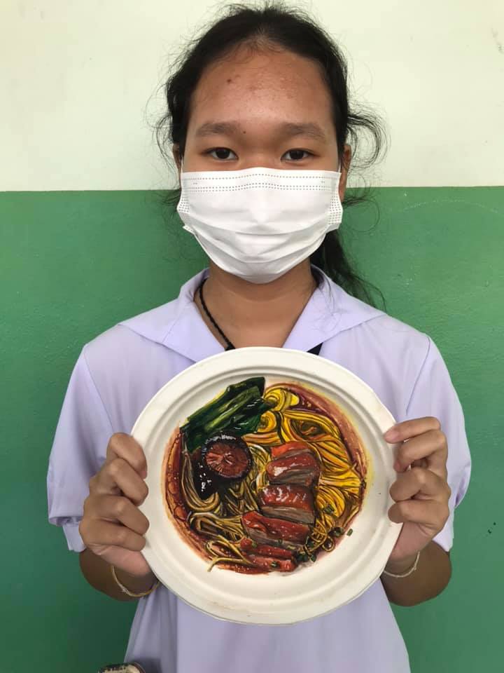 เด็ก ม.2 วาดภาพสวยบนจานกระดาษ