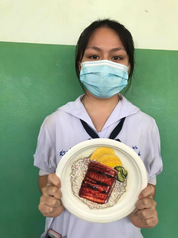 เด็ก ม.2 วาดภาพสวยบนจานกระดาษ