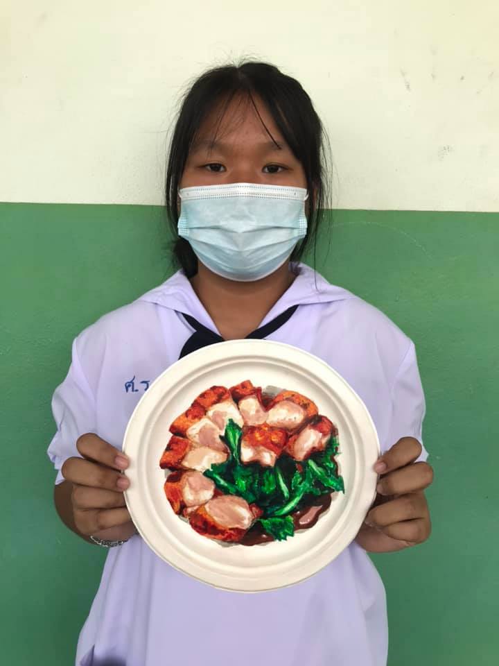 เด็ก ม.2 วาดภาพสวยบนจานกระดาษ