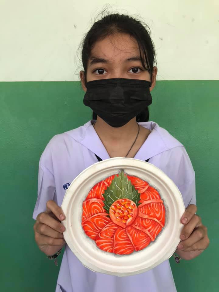 เด็ก ม.2 วาดภาพสวยบนจานกระดาษ