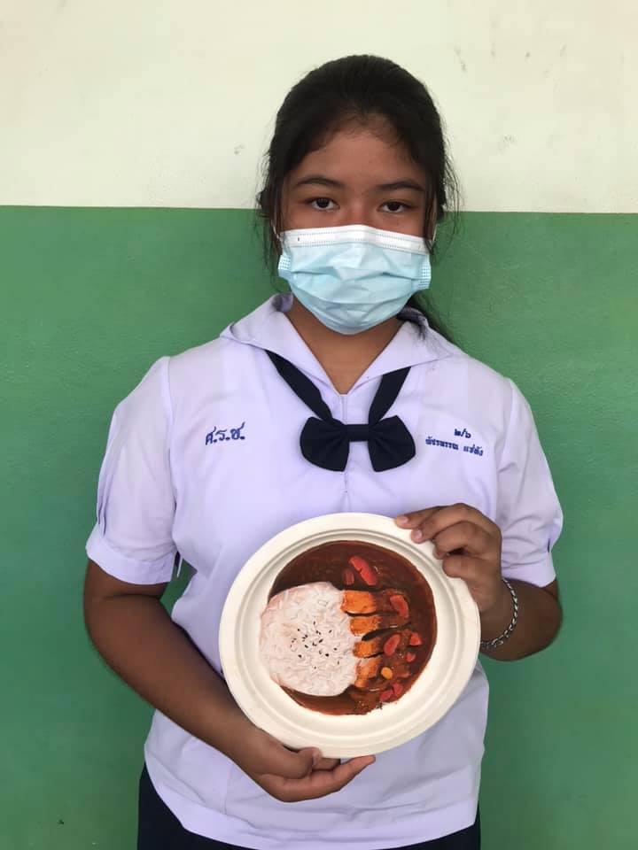 เด็ก ม.2 วาดภาพสวยบนจานกระดาษ