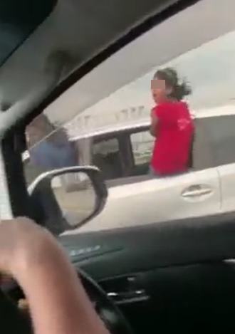 คลิปเด็กเปิดกระจกรถนั่งรับลม