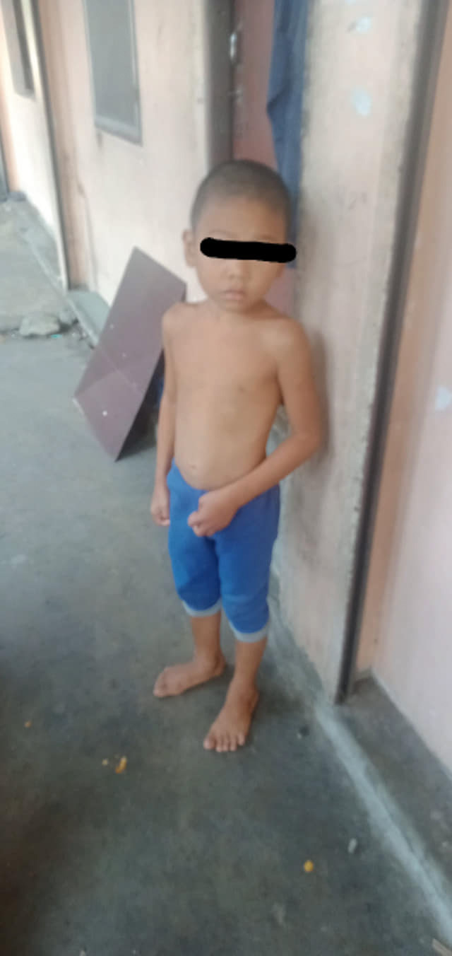 แม่ขังลูกในห้อง