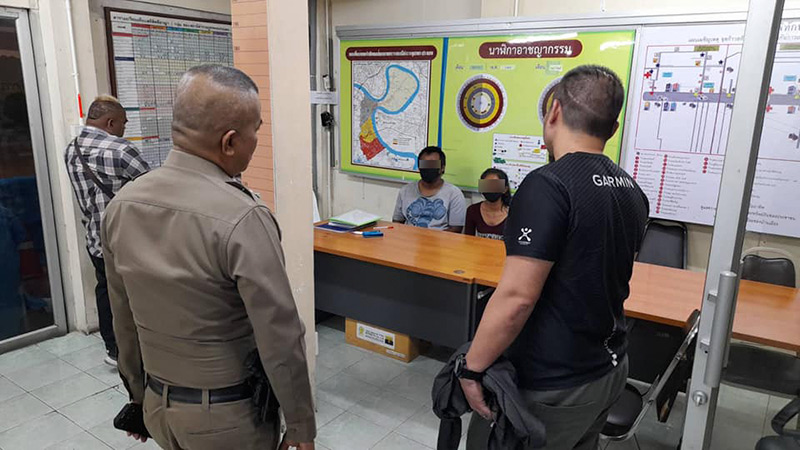 แม่ขังลูกในห้อง